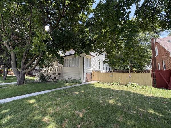 209 S 19th AVE, Maywood, IL 60153