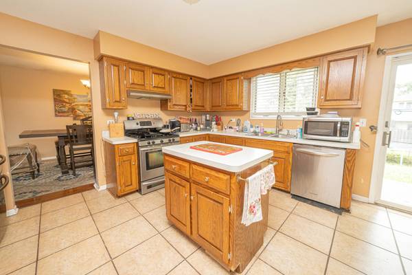 1126 Harvest DR, Shorewood, IL 60404