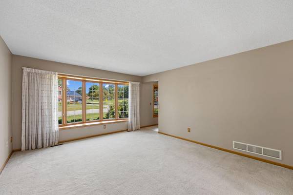 8020 Hidden CT, Chanhassen, MN 55317
