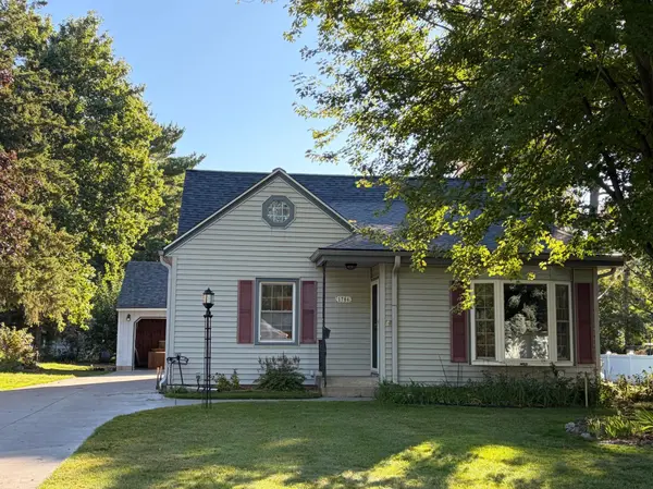 1784 Dunlap ST N, Roseville, MN 55113