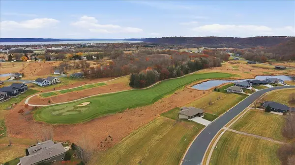 2563 Clubhouse DR, Lake City, MN 55041