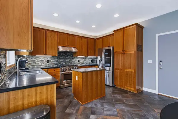 8547 Kirkwood LN N, Maple Grove, MN 55369