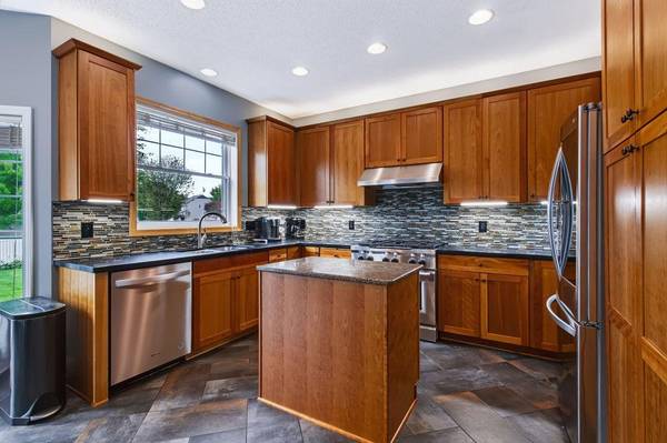 8547 Kirkwood LN N, Maple Grove, MN 55369