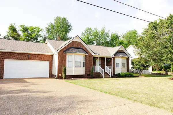 2109 Geneva DR, Thompsons Station, TN 37179