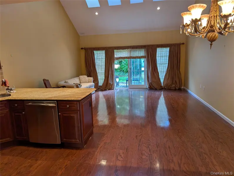 193 Pond View DR, Port Washington, NY 11050