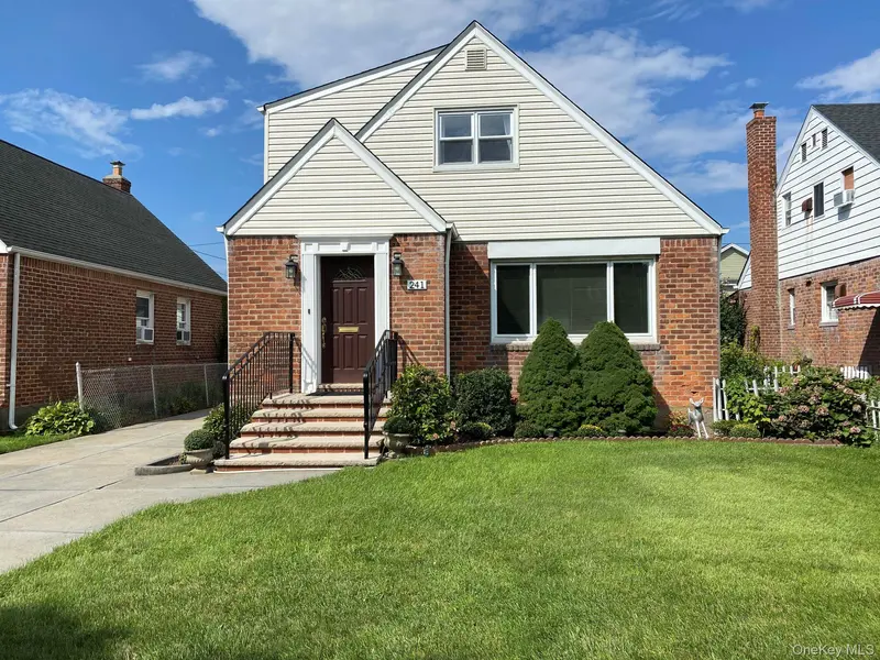 241 Whitehall RD, Garden City, NY 11530