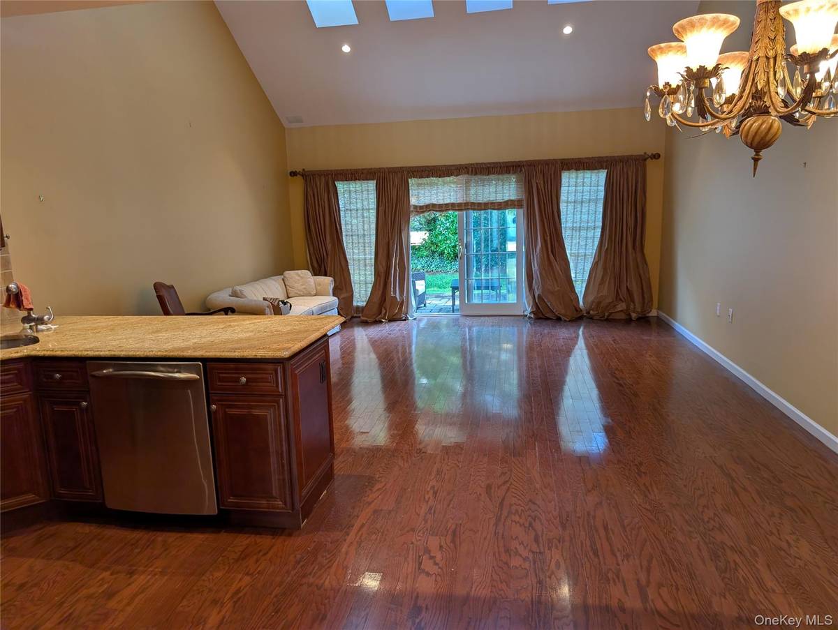 193 Pond View DR, Port Washington, NY 11050