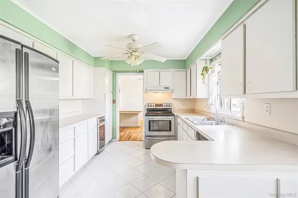 3698 Horseblock RD, Medford, NY 11763