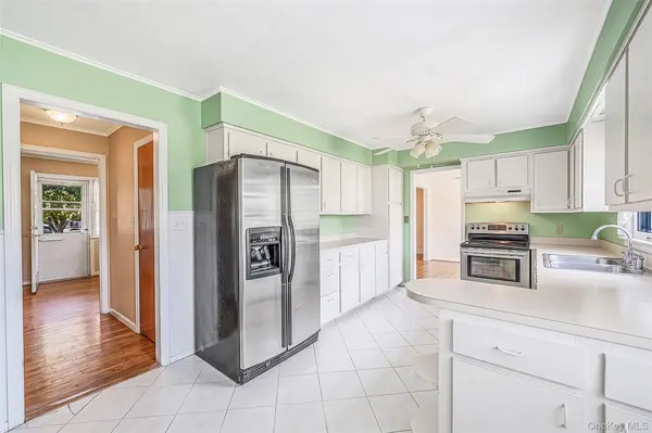 3698 Horseblock RD, Medford, NY 11763