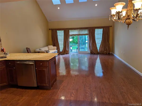 193 Pond View DR, Port Washington, NY 11050