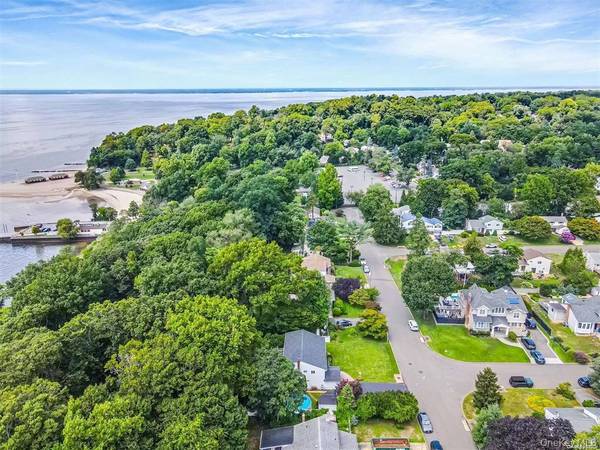 23 Barry DR, Glen Cove, NY 11542