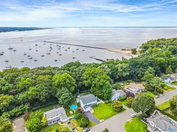 23 Barry DR, Glen Cove, NY 11542