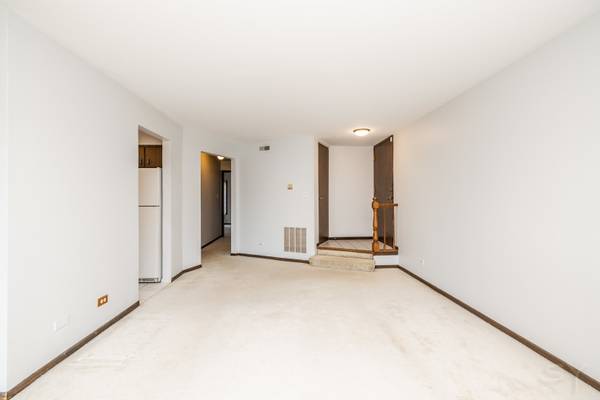 1717 Lakecliffe DR #C, Wheaton, IL 60189