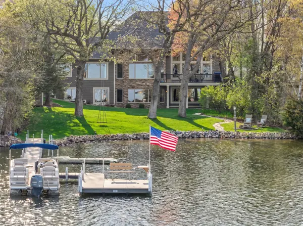5256 Oxford ST N, Shoreview, MN 55126