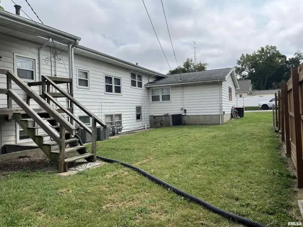 302 19TH ST #3, Lincoln, IL 62656