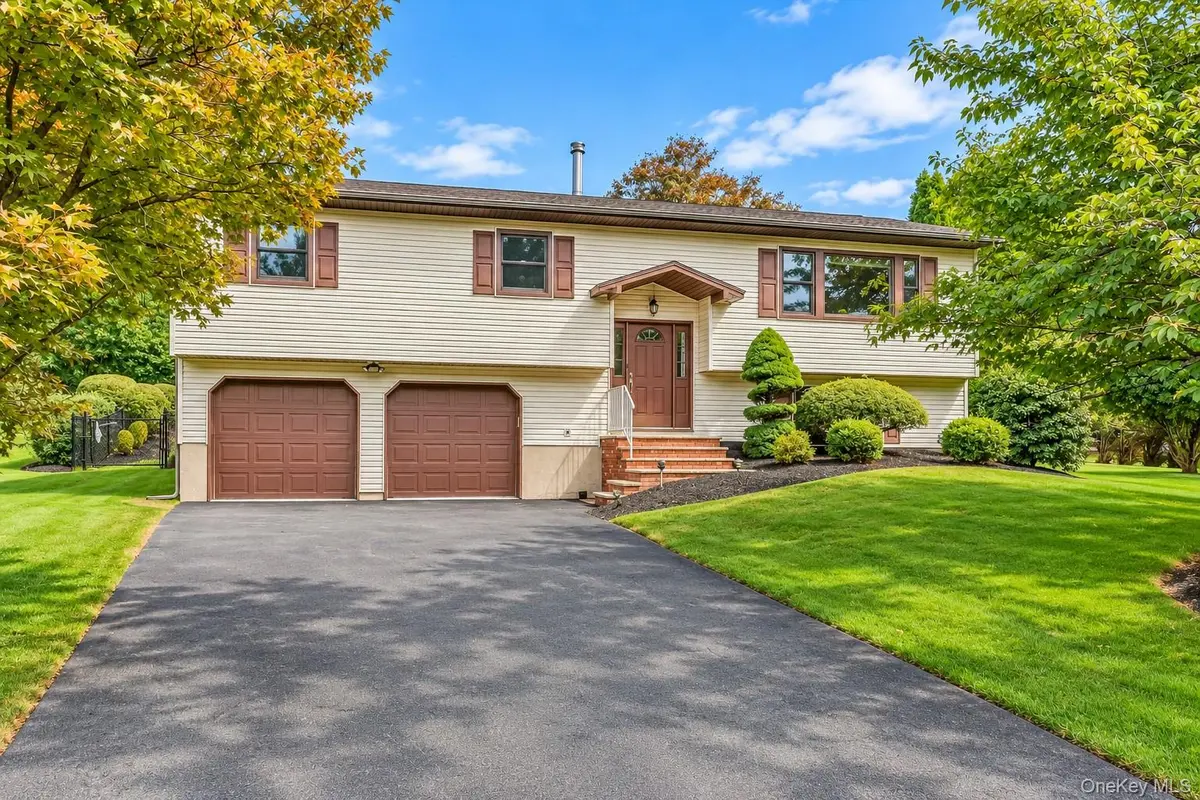 4 Letts CIR, Monroe, NY 10950