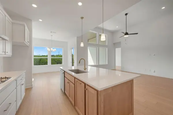 684 Iron Willow LOOP, Dripping Springs, TX 78620