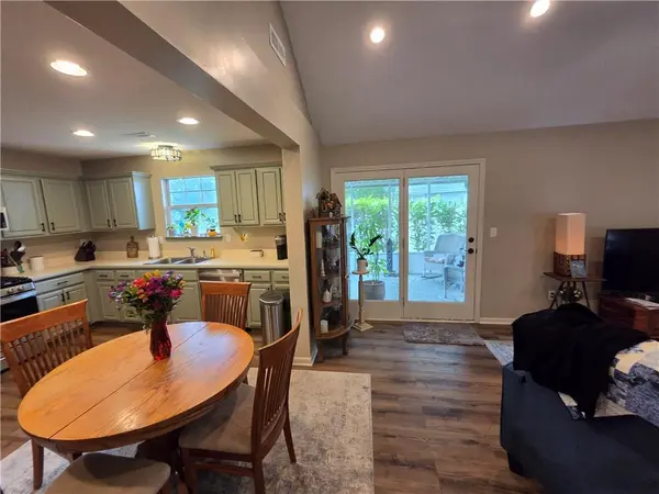 1113 SW Blue Branch DR, Grain Valley, MO 64029