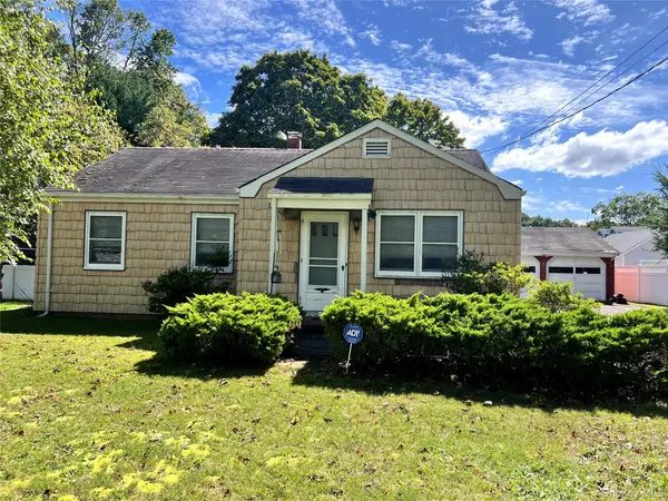 936 Union ST, Bohemia, NY 11716