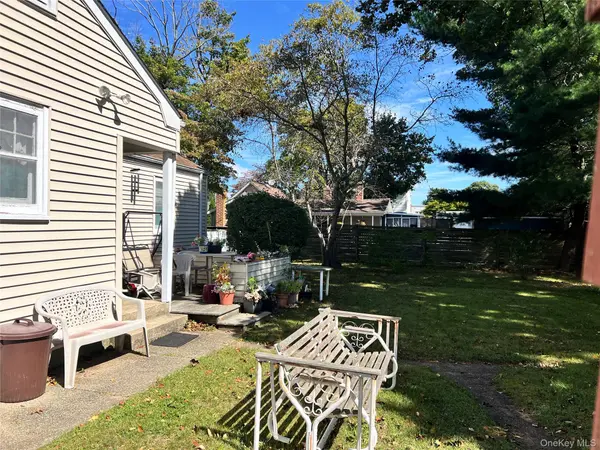 936 Union ST, Bohemia, NY 11716