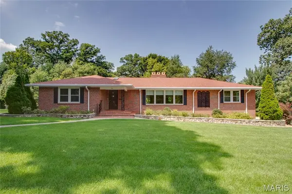 20 Fairmount DR, Alton, IL 62002