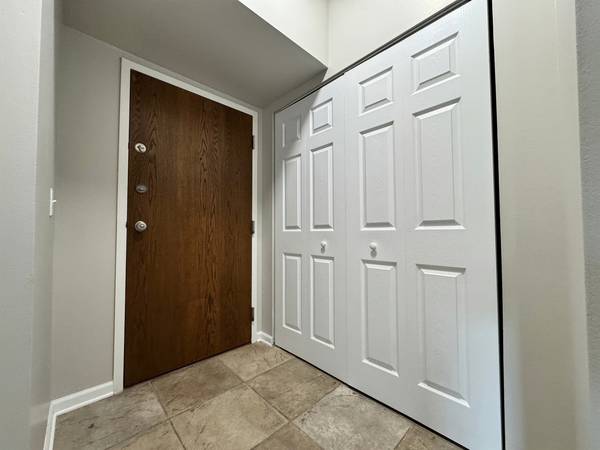 1539 RAYMOND DR #204, Naperville, IL 60563