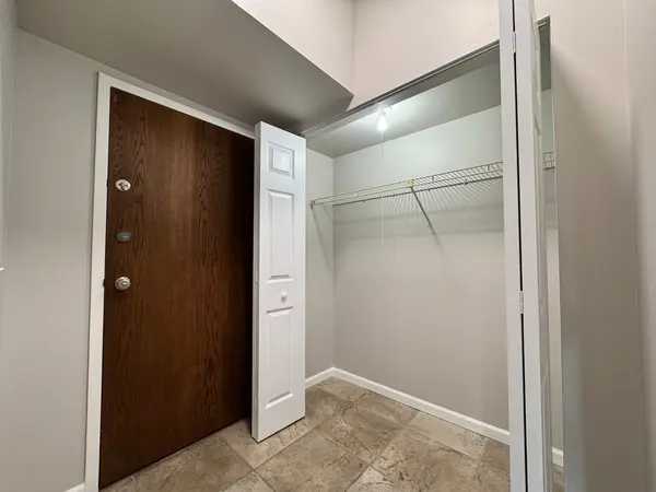 1539 RAYMOND DR #204, Naperville, IL 60563
