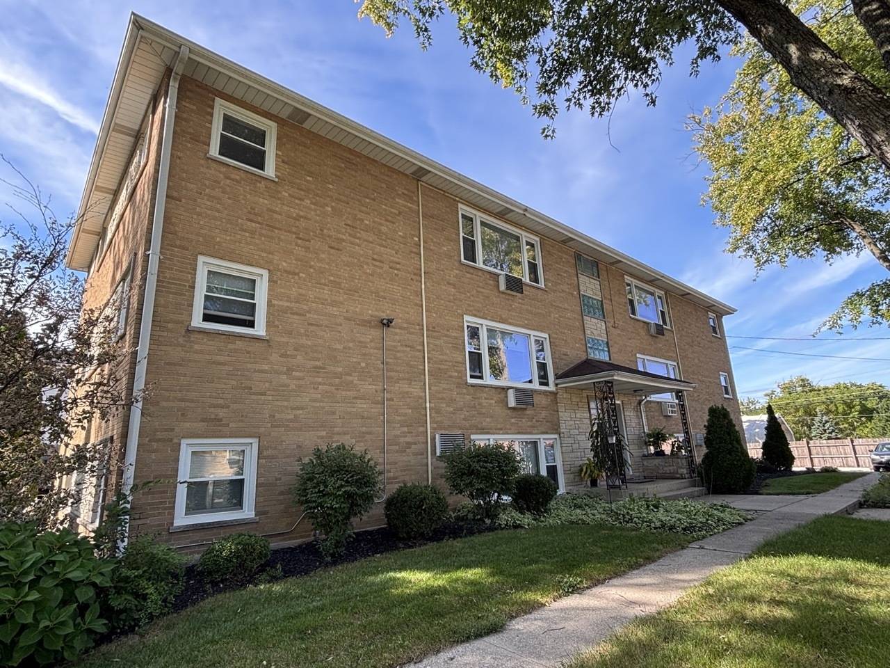 16 2ND ST #F, Downers Grove, IL 60515
