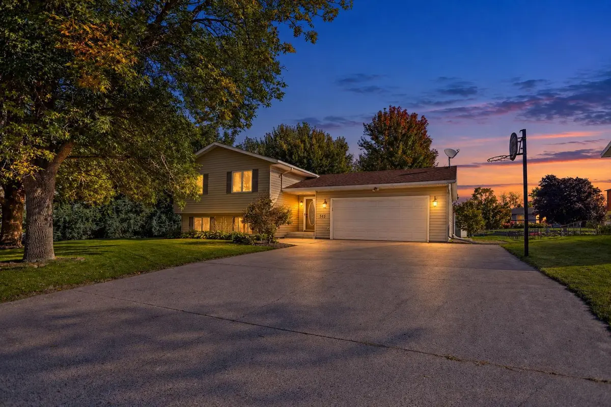 515 Cindy LN, Owatonna, MN 55060