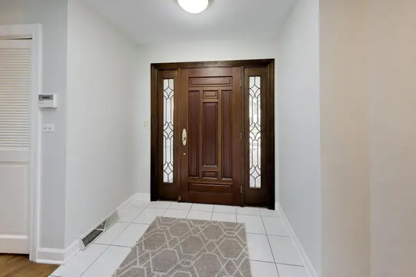 1117 Summit Hills LN, Naperville, IL 60563