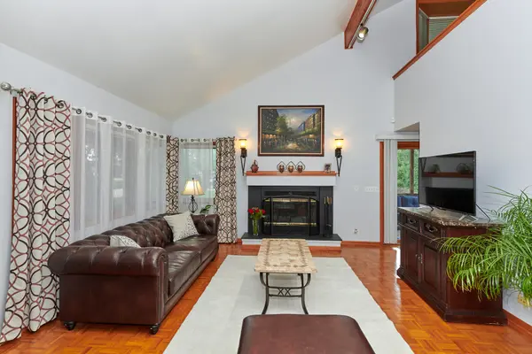 9041 DELPHIA AVE, Des Plaines, IL 60016