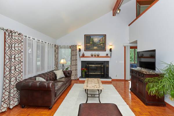 9041 DELPHIA AVE, Des Plaines, IL 60016