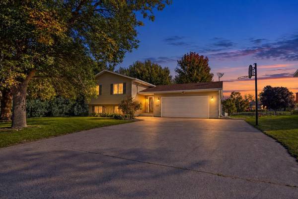 515 Cindy LN, Owatonna, MN 55060
