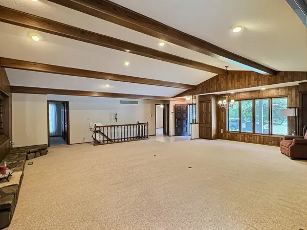 3 Tanglewood Ln, Hutchinson, KS 67502