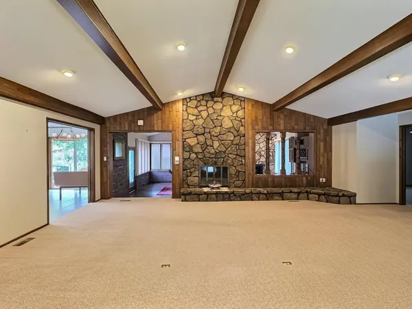 3 Tanglewood Ln, Hutchinson, KS 67502