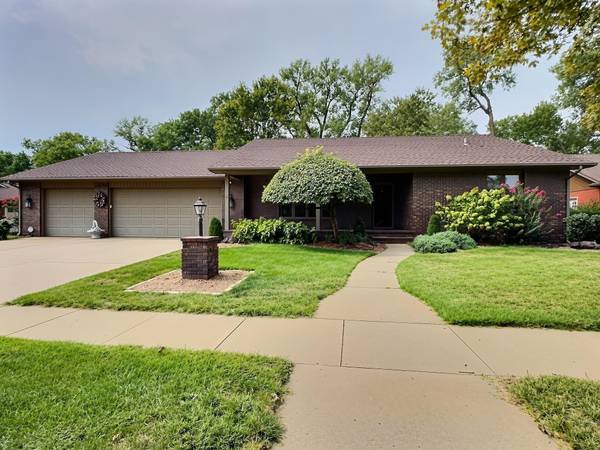 3 Tanglewood Ln, Hutchinson, KS 67502