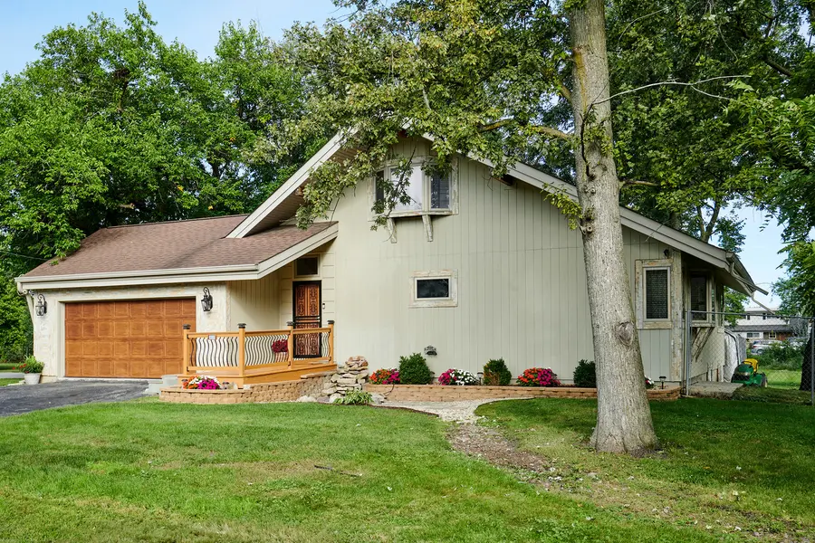 9041 DELPHIA AVE, Des Plaines, IL 60016