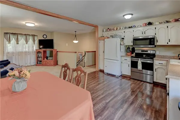 805 Citadel DR, Weston, MO 64098