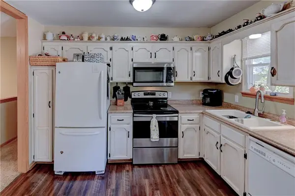 805 Citadel DR, Weston, MO 64098
