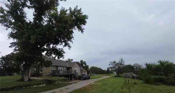 15 S 98th ST, Edwardsville, KS 66111