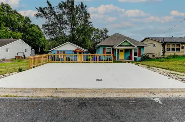 326 E Main ST, Odessa, MO 64076