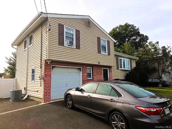 8 Speed ST, Brentwood, NY 11717