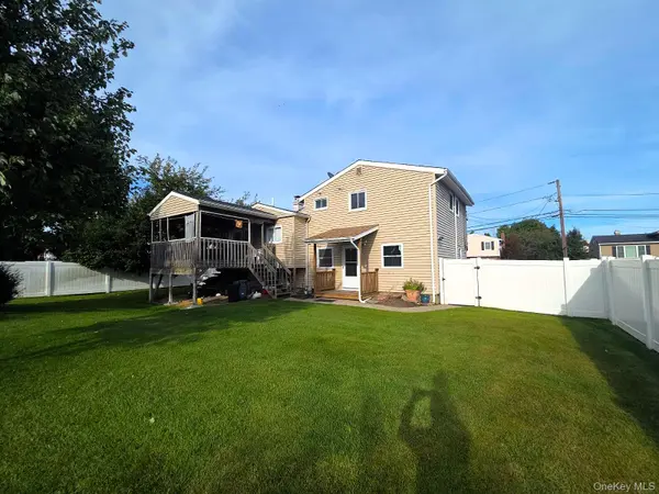 8 Speed ST, Brentwood, NY 11717