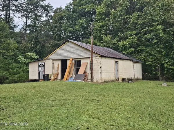 2694 White Oak Grove Rd, Morristown, TN 37813