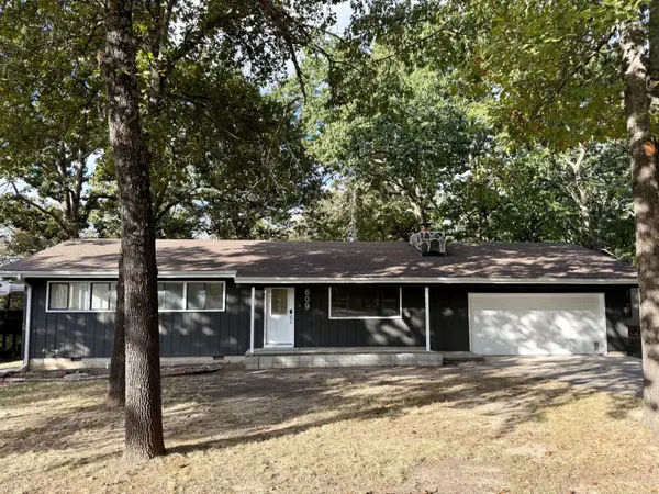 609 Knox AVE, Hollister, MO 65672