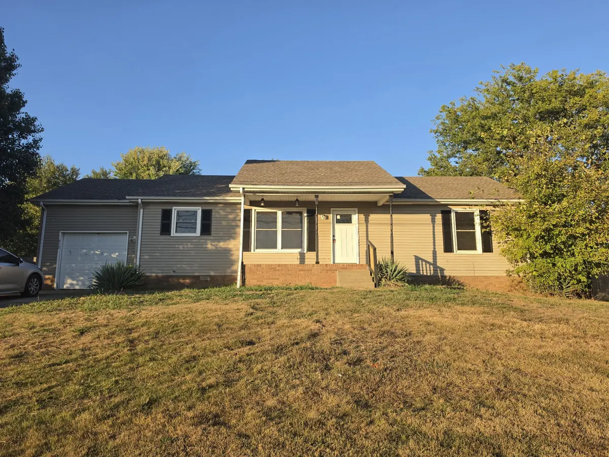 912 Hugh Hunter Rd, Oak Grove, KY 42262