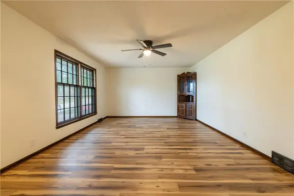 2109 N Leonard RD, St Joseph, MO 64506