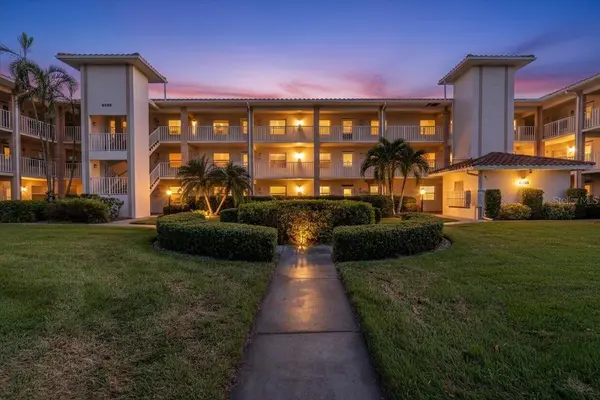 6505 STONE RIVER RD #207, Bradenton, FL 34203