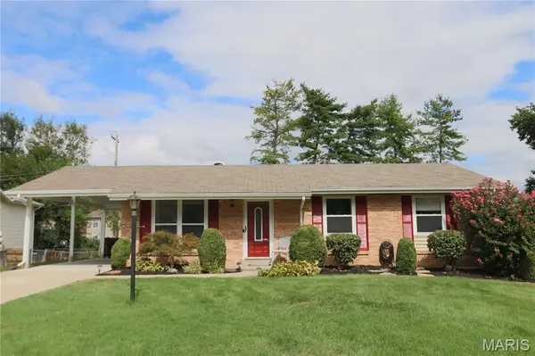 3 Oxbow RD, St Peters, MO 63376