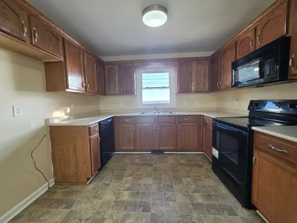912 Hugh Hunter Rd, Oak Grove, KY 42262